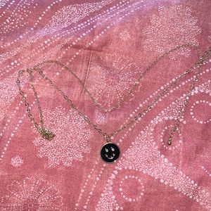 neve worn princess polly necklace